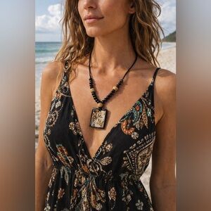 🎋Boho carved pendant necklace,black beads,natural wood accents,bamboo-style.